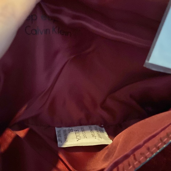 Calvin Klein - Picture 3 of 4